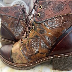 L'ATISTE Brown Floral Lace Up Boots